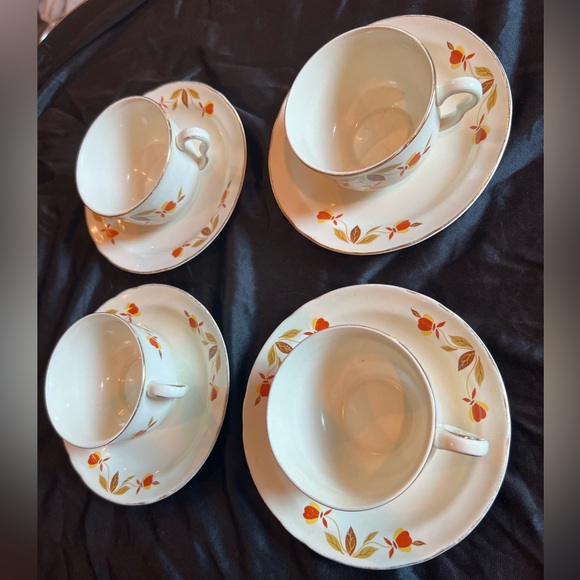 Vintage Hall Jewel Tea Autumn Leaf - 4 COFFEE / TEA CUPS with saucers - Picture 2 of 5